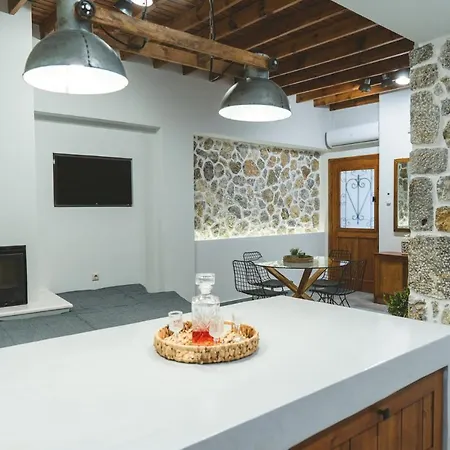 Aesthisis Sensational Archangelos Apartment