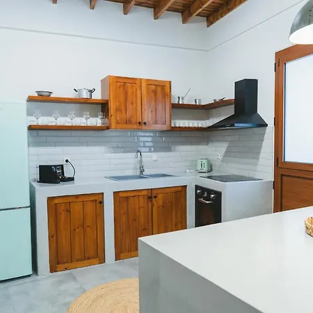 Aesthisis Sensational Archangelos Apartment